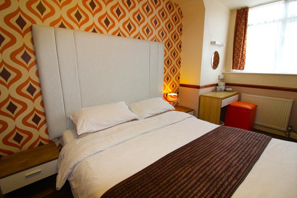 The Scarborough Travel And Holiday Lodge Екстер'єр фото